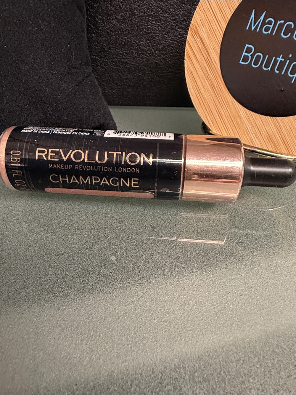 ❣️5/$25❣️Revolution Champagne Liquid Highlighter -